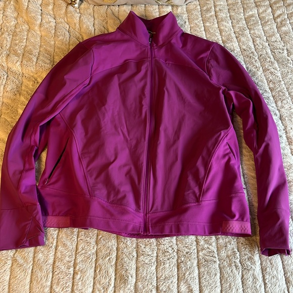 Track jacket with multiple pockets, thumb hole sleeves, fleece lined pockets - Picture 1 of 11